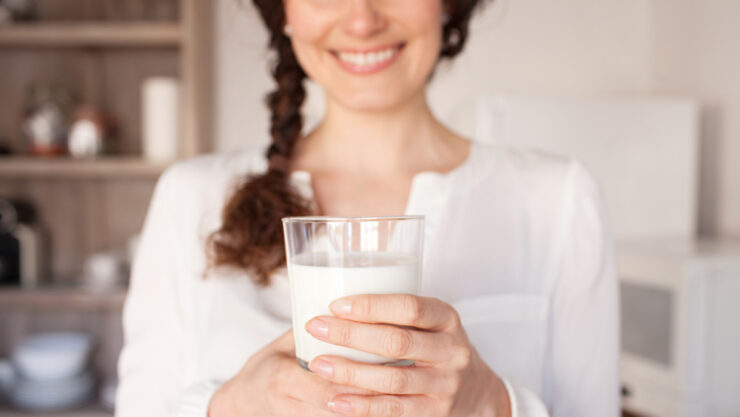 Treating Acid Reflux with Almond Milk